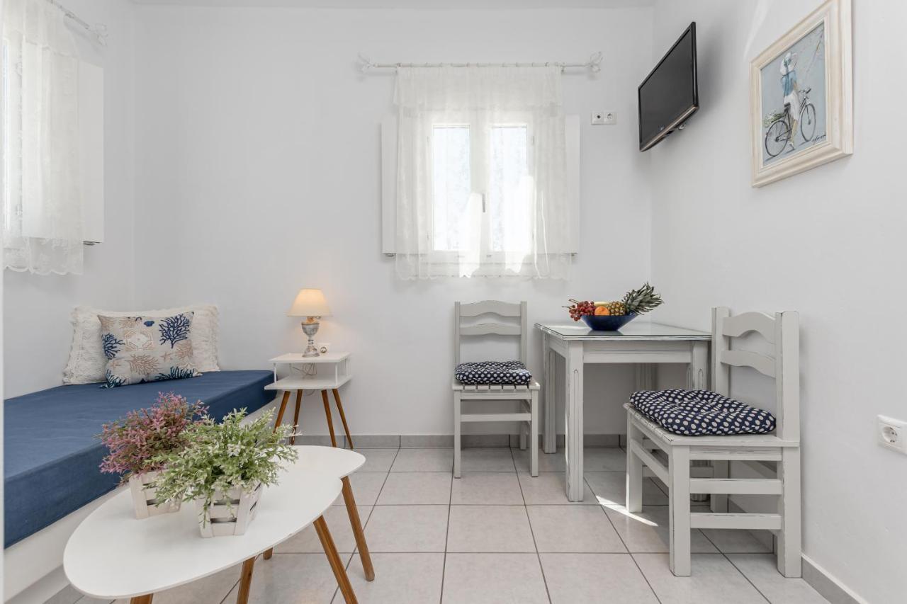 Zanneta Apartments & Suites มีกรีวิกลา ภายนอก รูปภาพ