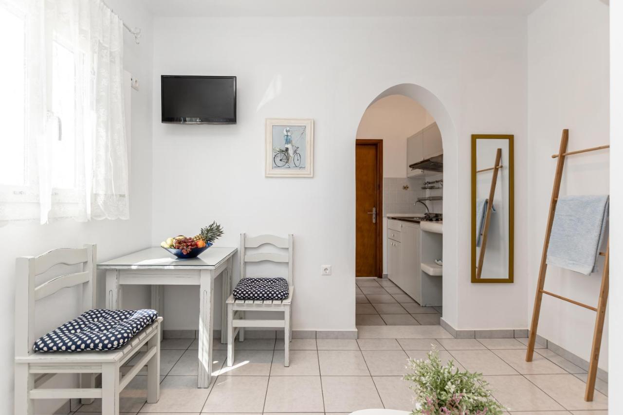 Zanneta Apartments & Suites มีกรีวิกลา ภายนอก รูปภาพ